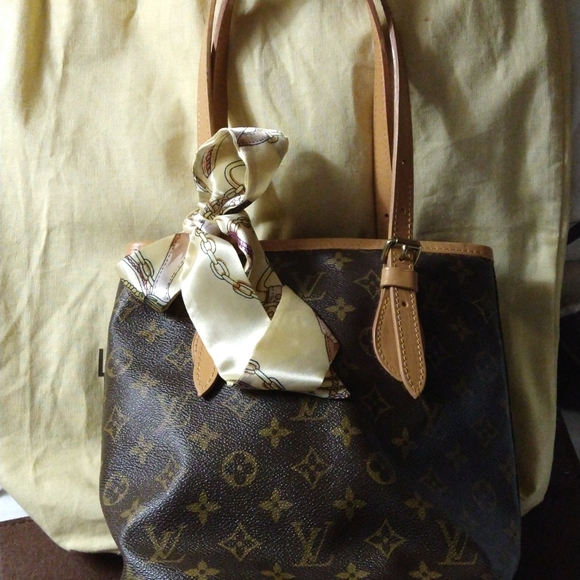 SOLDLOUIS VUITTON PETITE BUCKET SOLD - Picture 9 of 12